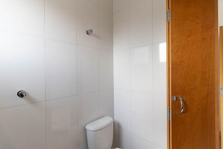 Casa de condomínio à venda com 60m², 2 quartos e 1 vagaBanheiro da Suíte 1