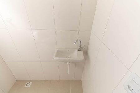 Casa de condomínio à venda com 55m², 2 quartos e 1 vaga Casa de condomínio à venda com 55m², 2 quartos e 1 vagaBanheiro da Suíte 1