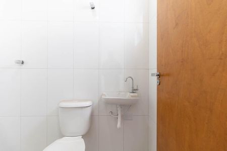 Casa de condomínio à venda com 55m², 2 quartos e 1 vaga Casa de condomínio à venda com 55m², 2 quartos e 1 vagaBanheiro da Suíte 2