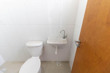 Casa de condomínio à venda com 55m², 2 quartos e 1 vaga Casa de condomínio à venda com 55m², 2 quartos e 1 vagaBanheiro da Suíte 2