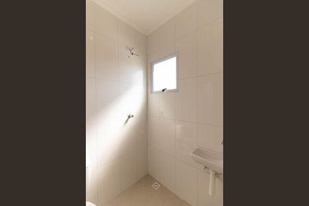 Casa de condomínio à venda com 55m², 2 quartos e 1 vaga Casa de condomínio à venda com 55m², 2 quartos e 1 vagaBanheiro da Suíte 1