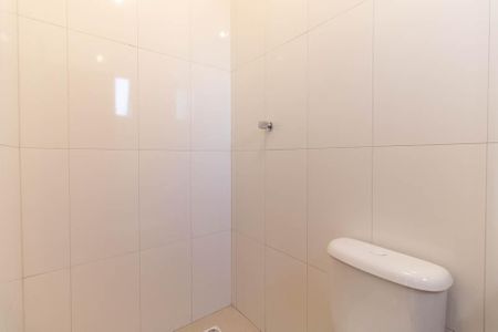 Casa de condomínio à venda com 55m², 2 quartos e 1 vaga Casa de condomínio à venda com 55m², 2 quartos e 1 vagaBanheiro da Suíte 2