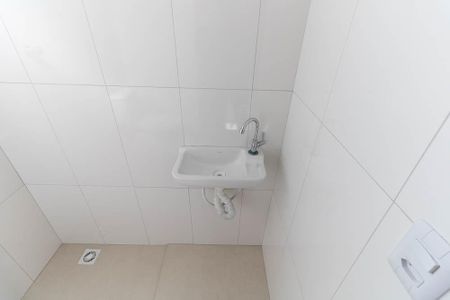 Casa de condomínio à venda com 55m², 2 quartos e 1 vaga Casa de condomínio à venda com 55m², 2 quartos e 1 vagaBanheiro da Suíte 1