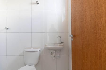 Casa de condomínio à venda com 55m², 2 quartos e 1 vagaBanheiro da Suíte 2