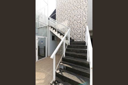 Casa de condomínio à venda com 55m², 2 quartos e 1 vagaEscada