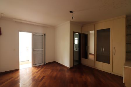 Casa de condomínio para alugar com 642m², 3 quartos e 6 vagasSuíte 3