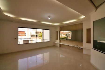 Sala  de casa de condomínio para alugar com 3 quartos, 642m² em Bairro dos Casa, São Bernardo do Campo