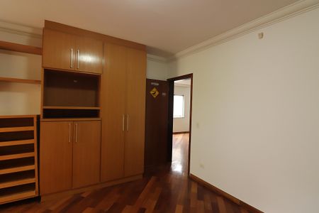 Casa de condomínio para alugar com 642m², 3 quartos e 6 vagasSuíte 2