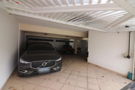 Casa de condomínio para alugar com 642m², 3 quartos e 6 vagasGaragem