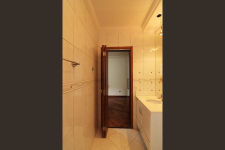 Casa de condomínio para alugar com 642m², 3 quartos e 6 vagasSuíte 2 Banheiro