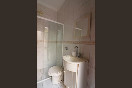 Casa de condomínio para alugar com 642m², 3 quartos e 6 vagasBanheiro de serviço