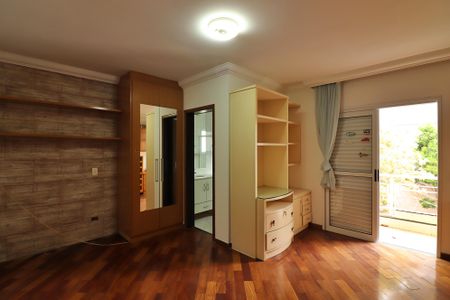 Casa de condomínio para alugar com 642m², 3 quartos e 6 vagasSuíte 2