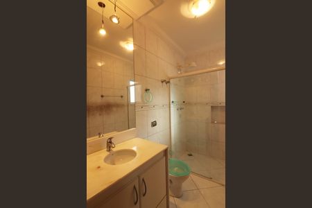 Casa de condomínio para alugar com 642m², 3 quartos e 6 vagasSuíte 2 Banheiro