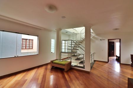 Casa de condomínio para alugar com 642m², 3 quartos e 6 vagasHall dos Quartos