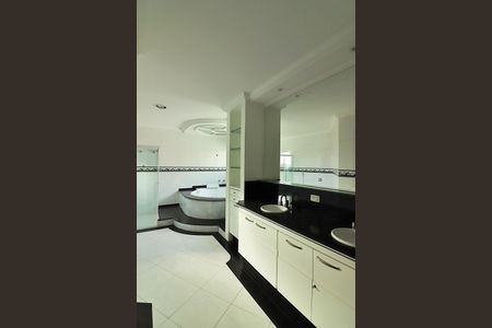 Casa de condomínio para alugar com 642m², 3 quartos e 6 vagasSuíte 1 Banheiro