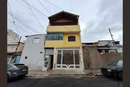 Casa à venda com 130m², 2 quartos e 1 vagaFachada