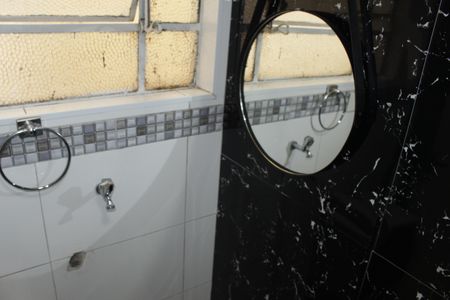 Banheiro de kitnet/studio para alugar com 1 quarto, 30m² em Higienópolis, São Paulo