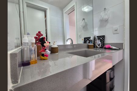 Casa de condomínio à venda com 180m², 3 quartos e 3 vagasBanheiro canadense