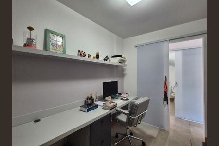 Casa de condomínio à venda com 180m², 3 quartos e 3 vagasEscritório