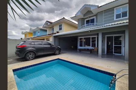 Casa de condomínio à venda com 180m², 3 quartos e 3 vagasÁrea externa