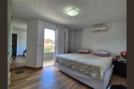 Casa de condomínio à venda com 180m², 3 quartos e 3 vagasSuíte 1