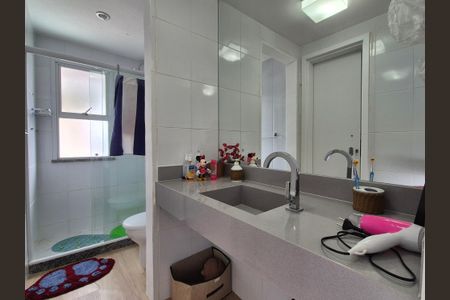 Casa de condomínio à venda com 180m², 3 quartos e 3 vagasBanheiro canadense