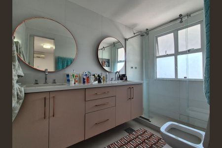 Casa de condomínio à venda com 180m², 3 quartos e 3 vagasBanheiro da Suíte 1