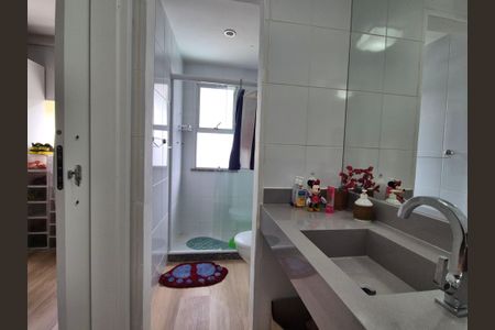 Casa de condomínio à venda com 180m², 3 quartos e 3 vagasBanheiro canadense