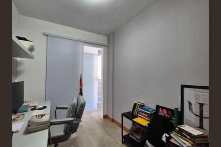 Casa de condomínio à venda com 180m², 3 quartos e 3 vagasEscritório