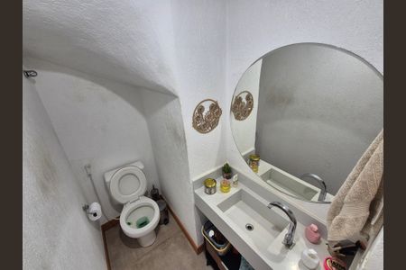 Casa de condomínio à venda com 180m², 3 quartos e 3 vagasLavabo