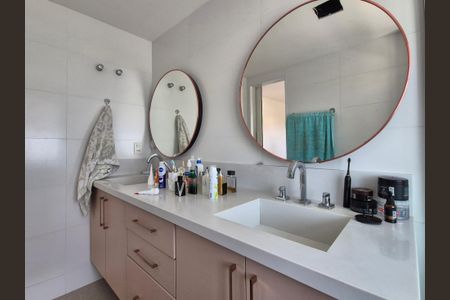 Casa de condomínio à venda com 180m², 3 quartos e 3 vagasBanheiro da Suíte 1