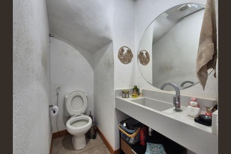 Casa de condomínio à venda com 180m², 3 quartos e 3 vagasLavabo