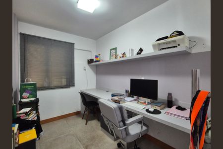 Casa de condomínio à venda com 180m², 3 quartos e 3 vagasEscritório