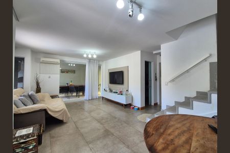 Casa de condomínio à venda com 180m², 3 quartos e 3 vagasSala