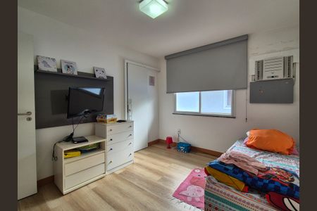 Casa de condomínio à venda com 180m², 3 quartos e 3 vagasSuíte 3