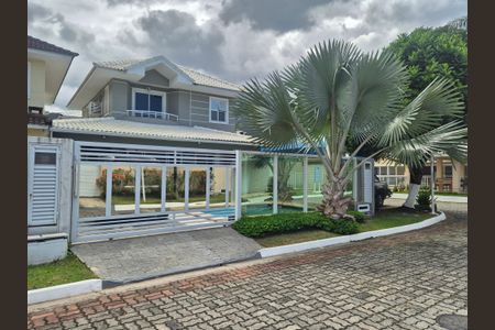 Casa de condomínio à venda com 180m², 3 quartos e 3 vagasFachada