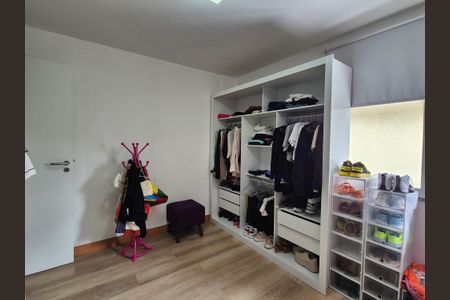 Casa de condomínio à venda com 180m², 3 quartos e 3 vagasSuíte 2