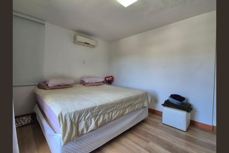 Casa de condomínio à venda com 180m², 3 quartos e 3 vagasSuíte 1