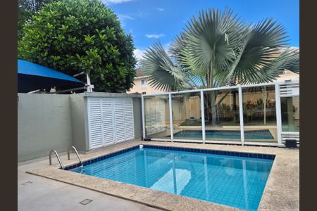 Casa de condomínio à venda com 180m², 3 quartos e 3 vagasÁrea externa