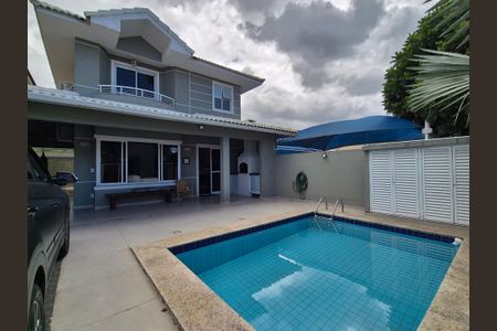 Casa de condomínio à venda com 180m², 3 quartos e 3 vagasÁrea externa