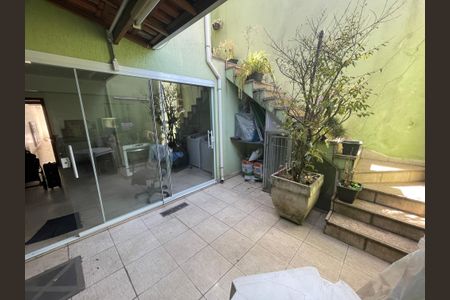 Casa à venda com 220m², 3 quartos e 5 vagas Casa à venda com 220m², 3 quartos e 5 vagasQuintal