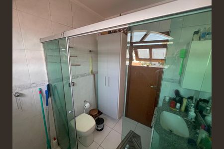 Casa à venda com 220m², 3 quartos e 5 vagas Casa à venda com 220m², 3 quartos e 5 vagasBanheiro da Suíte