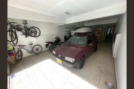 Casa à venda com 220m², 3 quartos e 5 vagas Casa à venda com 220m², 3 quartos e 5 vagasGaragem