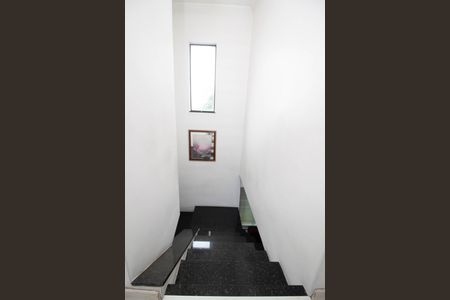 Casa à venda com 220m², 3 quartos e 5 vagasEscada