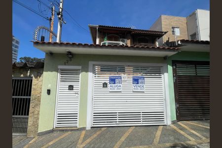 Casa à venda com 220m², 3 quartos e 5 vagas Casa à venda com 220m², 3 quartos e 5 vagasFachada