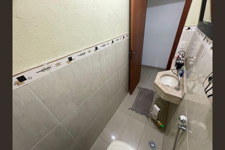 Casa à venda com 220m², 3 quartos e 5 vagas Casa à venda com 220m², 3 quartos e 5 vagasLavabo