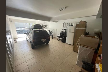 Casa à venda com 220m², 3 quartos e 5 vagas Casa à venda com 220m², 3 quartos e 5 vagasGaragem
