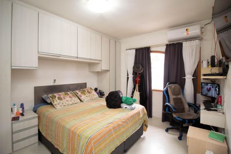 Casa à venda com 220m², 3 quartos e 5 vagasQuarto 1 - Suíte