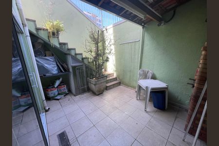 Casa à venda com 220m², 3 quartos e 5 vagas Casa à venda com 220m², 3 quartos e 5 vagasQuintal