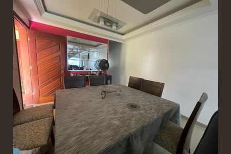 Casa à venda com 220m², 3 quartos e 5 vagas Casa à venda com 220m², 3 quartos e 5 vagasSala de Jantar